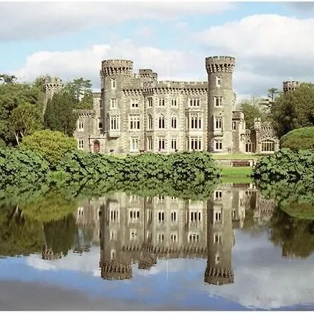 Apartment The Conifers With Private Garden